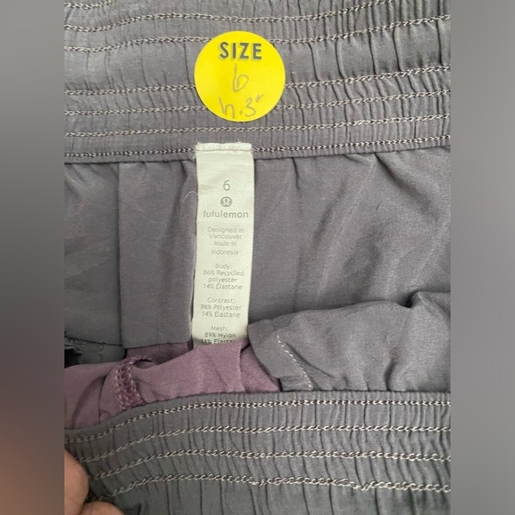 Lululemon Gartered Shorts Back Pocket  Adjustable Drawstring 3" Inseam Purple W - Picture 4 of 4